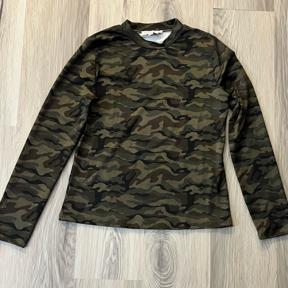 Long sleeve camouflage shirt, Molly bracken